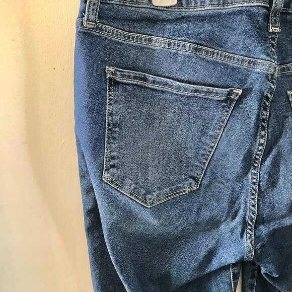 GAP Women's Denim Universal Mid-Rise Jegging - Size 33/16 Tall - Picture 5 of 7